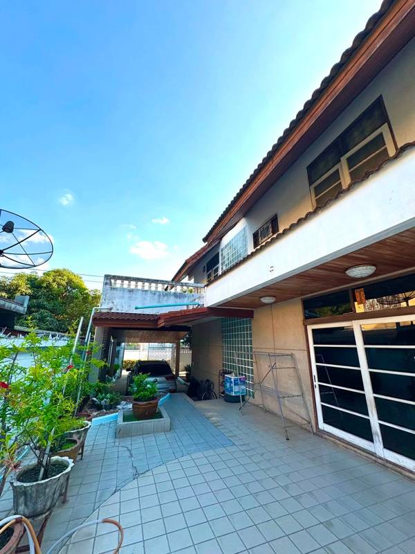 3-Storey Detached House with Private Soi · 4 bedroom · 400 SqM · Floor 3 · Photo 5 3-Storey Detached House with Private Soi 4-bedroom Detached House – photo 5