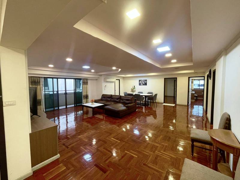 D.H. Grand Tower · 3 bedroom · 280 SqM · Floor 4 · Phrom Phong, Bangkok · Photo 1 D.H. Grand Tower 3-bedroom Condo in Phrom Phong, Bangkok – photo 1