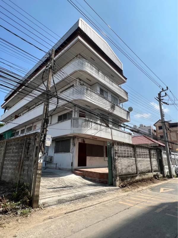 Standalone 4-Storey Building - Udom Suk 42 / Bangna-Trad 19 · 1500 SqM · Bang Na, Bangkok · Photo 1 Standalone 4-Storey Building - Udom Suk 42 / Bangna-Trad 19 Commercial Building in Bang Na, Bangkok – photo 1