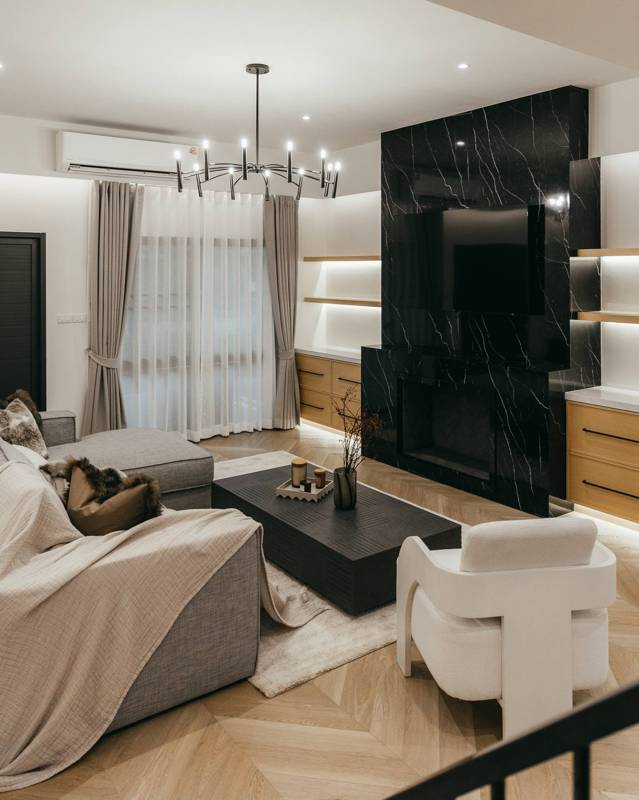 Townhome near Ekamai Thonglor, close to BTS Phra Khanong · 5 bedroom · 350 SqM · Khlong Toei, Bangkok · Photo 1 Townhome near Ekamai Thonglor, close to BTS Phra Khanong 5-bedroom Townhouse in Khlong Toei, Bangkok – photo 1
