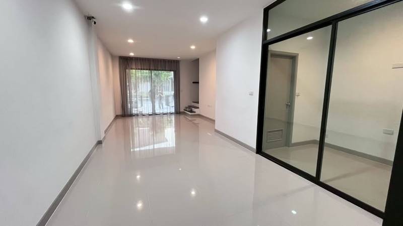 Premium Place Ramintra - Maiyarap · 4 bedroom · 22 SqM · Photo 3 Premium Place Ramintra - Maiyarap 4-bedroom Townhouse – photo 3