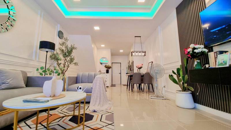 Central Pattaya Pet-Friendly Townhome with Private Pool · 3 bedroom · 18 SqM · Floor 2 · Bang Lamung, Chon Buri · Photo 3 Central Pattaya Pet-Friendly Townhome with Private Pool 3-bedroom Townhouse in Bang Lamung, Chon Buri – photo 3