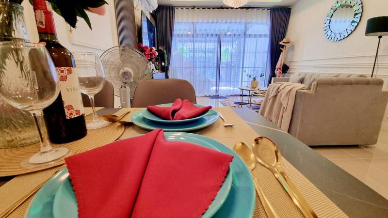 Central Pattaya Pet-Friendly Townhome with Private Pool · 3 bedroom · 18 SqM · Floor 2 · Bang Lamung, Chon Buri · Photo 5 Central Pattaya Pet-Friendly Townhome with Private Pool 3-bedroom Townhouse in Bang Lamung, Chon Buri – photo 5