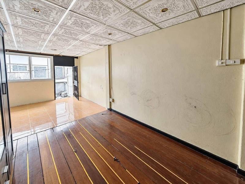 Townhouse Duplex near Huai Khwang-Sutthisan · 2 bedroom · 80 SqM · Floor 1 · Photo 4 Townhouse Duplex near Huai Khwang-Sutthisan 2-bedroom Townhouse – photo 4