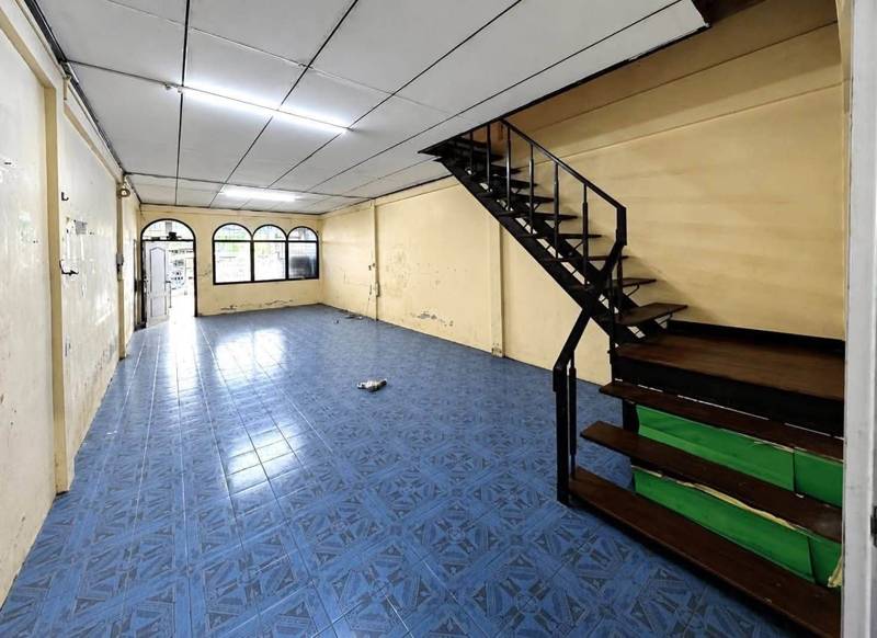 Townhouse Duplex near Huai Khwang-Sutthisan · 2 bedroom · 80 SqM · Floor 1 · Photo 5 Townhouse Duplex near Huai Khwang-Sutthisan 2-bedroom Townhouse – photo 5