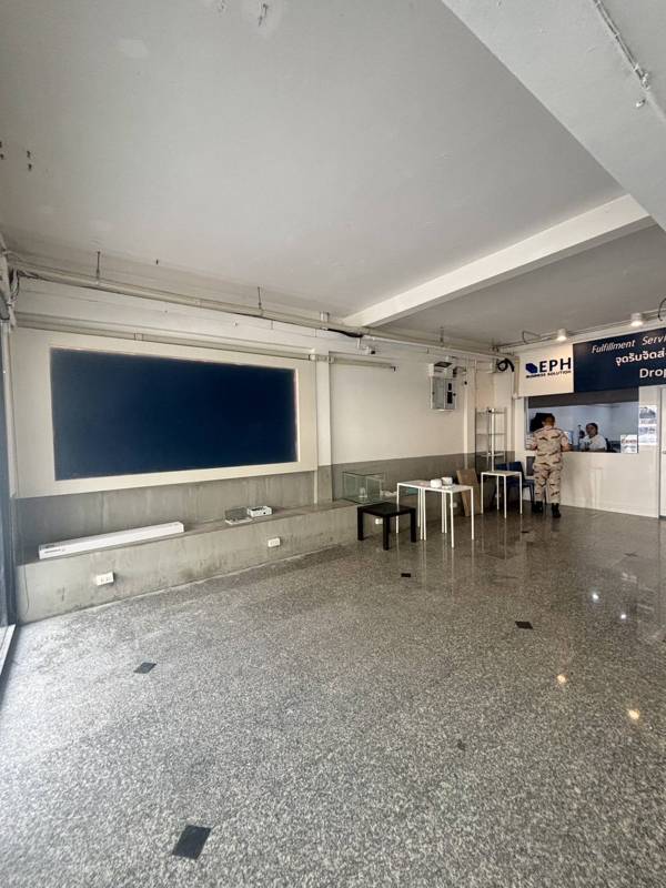 Shop with 6.1m Frontage near BTS Saphan Kwai · 0 bedroom · 44 SqM · Phaya Thai, Bangkok · Photo 2 Shop with 6.1m Frontage near BTS Saphan Kwai 0-bedroom Commercial Building in Phaya Thai, Bangkok – photo 2