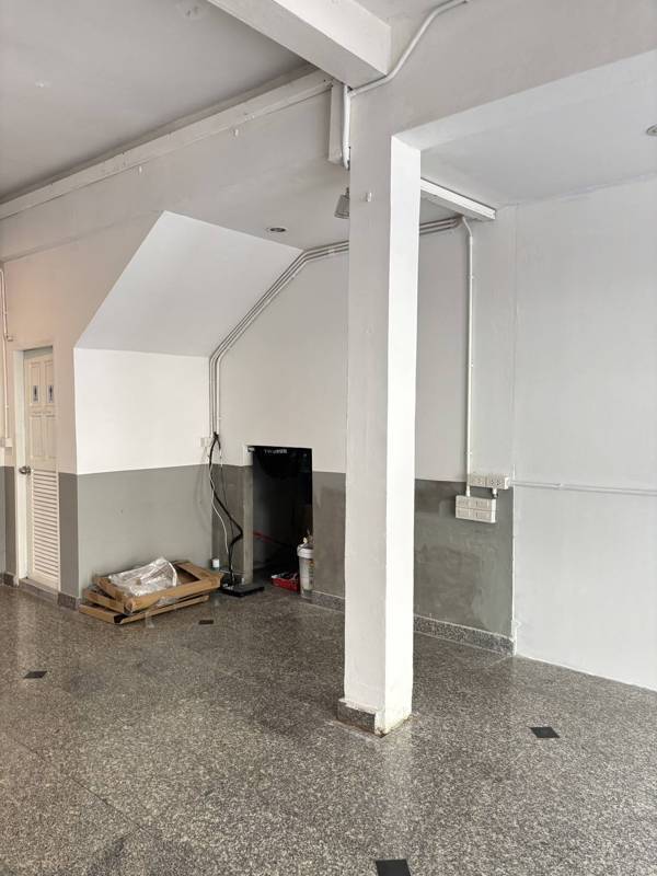 Shop with 6.1m Frontage near BTS Saphan Kwai · 0 bedroom · 44 SqM · Phaya Thai, Bangkok · Photo 4 Shop with 6.1m Frontage near BTS Saphan Kwai 0-bedroom Commercial Building in Phaya Thai, Bangkok – photo 4