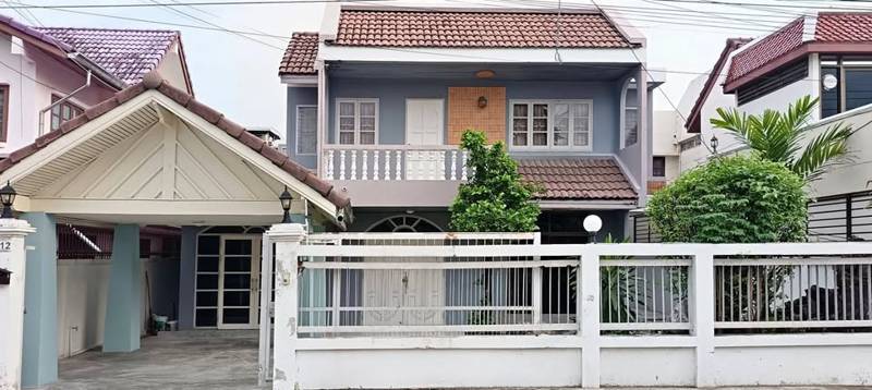 2-storey house near MRT Ladpraow · 1 bedroom · 240 SqM · Lat Phrao, Bangkok · Photo 1 2-storey house near MRT Ladpraow 1-bedroom Land in Lat Phrao, Bangkok – photo 1