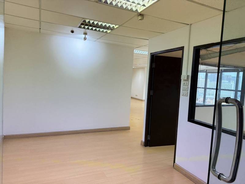 Bangkok Business Center Building · 135 SqM · Floor 1 · Photo 4 Bangkok Business Center Building Office – photo 4