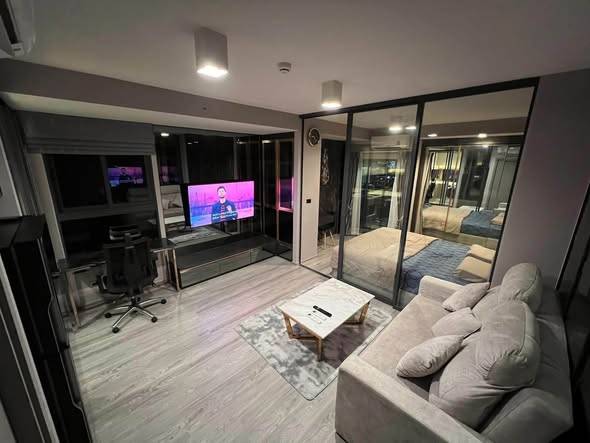 Ideo Sathorn-Wongwian Yai · 1 bedroom · 36.5 SqM · Floor 18 · Riverside, Bangkok · Photo 1 Ideo Sathorn-Wongwian Yai 1-bedroom Condo in Riverside, Bangkok – photo 1