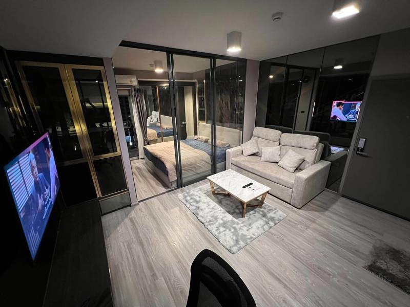 Ideo Sathorn-Wongwian Yai · 1 bedroom · 36.5 SqM · Floor 18 · Riverside, Bangkok · Photo 2 Ideo Sathorn-Wongwian Yai 1-bedroom Condo in Riverside, Bangkok – photo 2