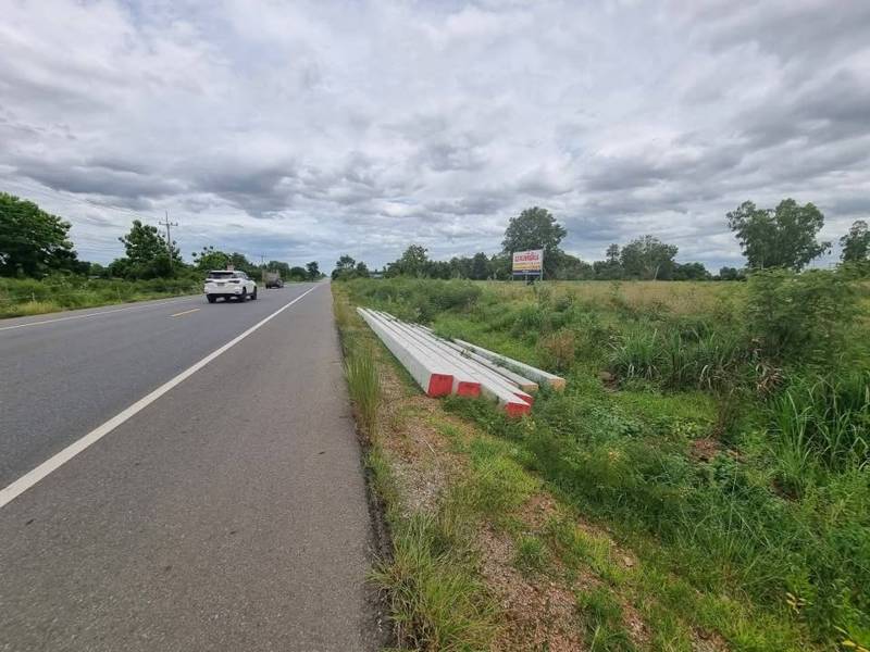 Prime roadside land along Chai Nat–Ban Rai Uthai Thani route · 17200 SqM · Photo 1 Prime roadside land along Chai Nat–Ban Rai Uthai Thani route Land – photo 1