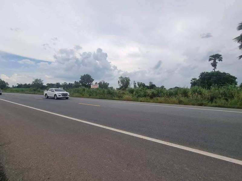 Prime roadside land along Chai Nat–Ban Rai Uthai Thani route · 17200 SqM · Photo 2 Prime roadside land along Chai Nat–Ban Rai Uthai Thani route Land – photo 2