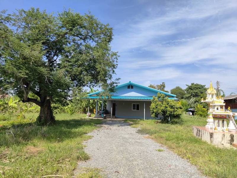 Nakhon Pathom Land with House on Main Road · 3 bedroom · 5525 SqM · Photo 2 Nakhon Pathom Land with House on Main Road 3-bedroom Detached House – photo 2