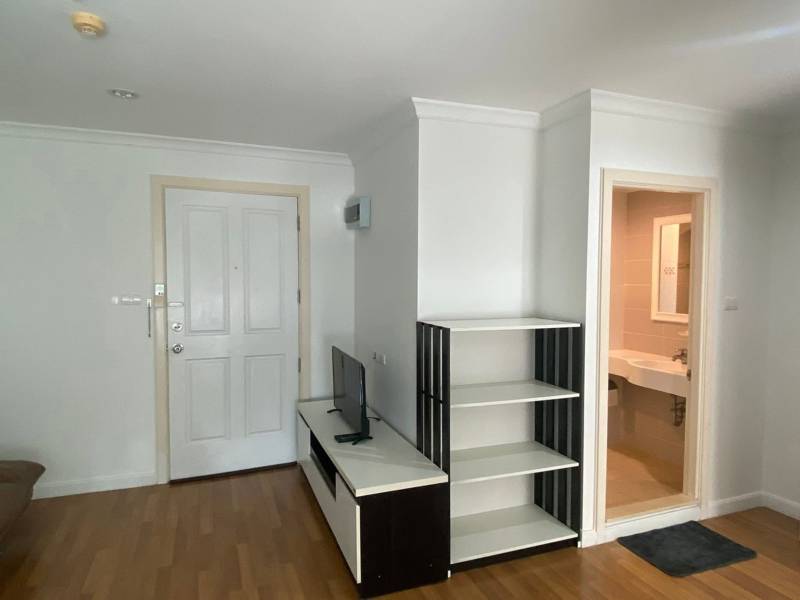 Lumpini Park Rama 9-Ratchada · 1 bedroom · 32 SqM · Floor 10 · Huai Khwang, Bangkok · Photo 1 Lumpini Park Rama 9-Ratchada 1-bedroom Condo in Huai Khwang, Bangkok – photo 1