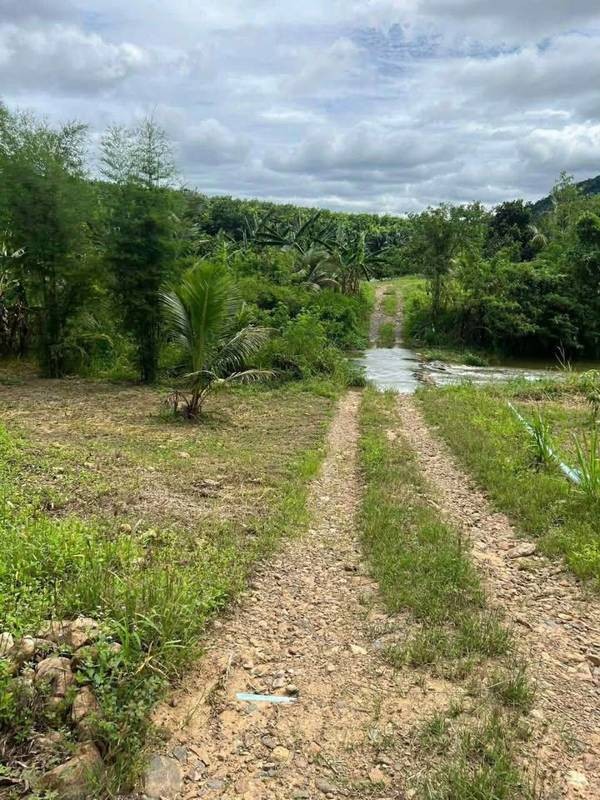 Waterfront Land with 360 Degree Mountain View Near Kui Buri/Pran Buri · 537 SqM · Photo 2 Waterfront Land with 360 Degree Mountain View Near Kui Buri/Pran Buri Land – photo 2