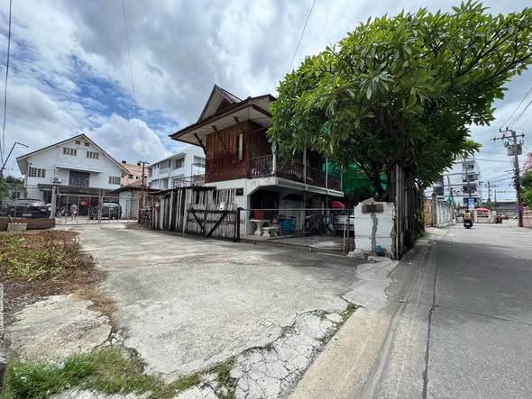 Land near MRT Lat Phrao 71 with existing buildings · 5624 SqM · Lat Phrao, Bangkok · Photo 3 Land near MRT Lat Phrao 71 with existing buildings Land in Lat Phrao, Bangkok – photo 3