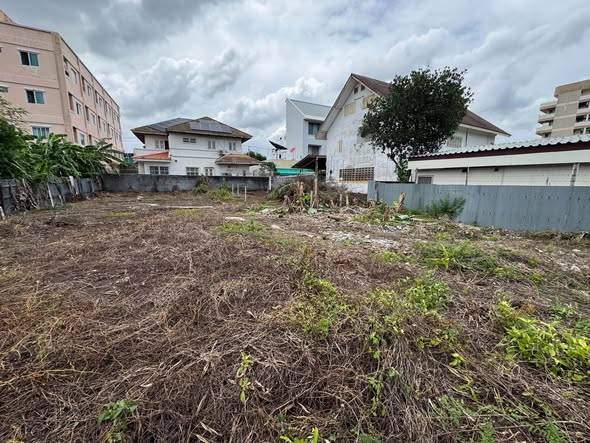 Land near MRT Lat Phrao 71 with existing buildings · 5624 SqM · Lat Phrao, Bangkok · Photo 4 Land near MRT Lat Phrao 71 with existing buildings Land in Lat Phrao, Bangkok – photo 4