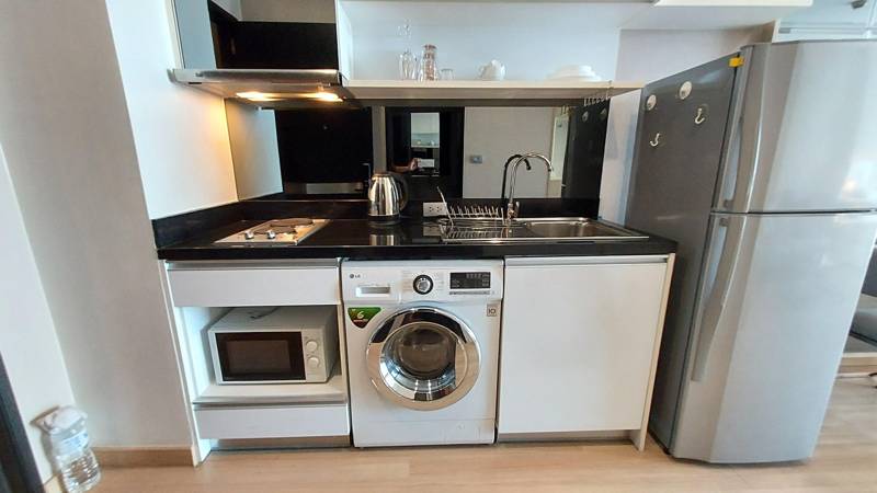 Sky Walk Condominium · 1 bedroom · 37 SqM · Floor 27 · Khlong Toei, Bangkok · Photo 3 Sky Walk Condominium 1-bedroom Condo in Khlong Toei, Bangkok – photo 3