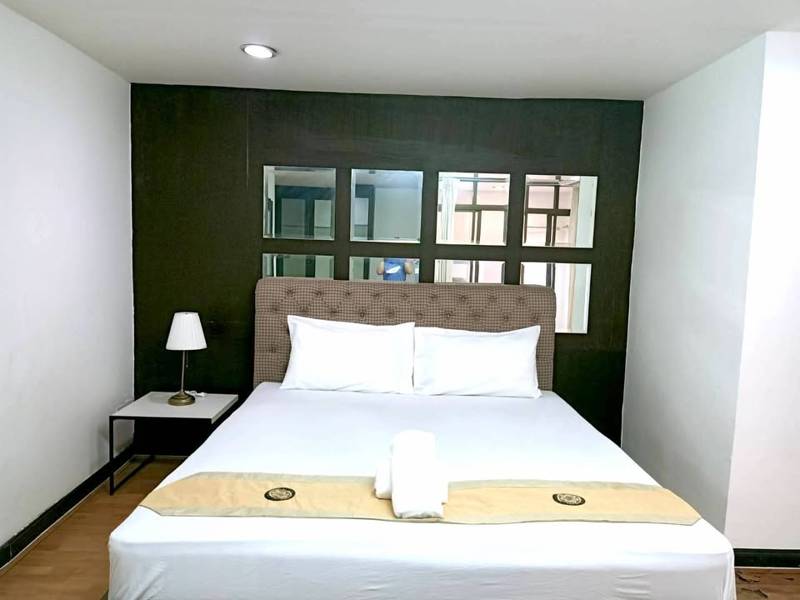 The Waterford Park Condominium · 1 bedroom · 75 SqM · Floor 6 · Photo 1 The Waterford Park Condominium 1-bedroom Condo – photo 1