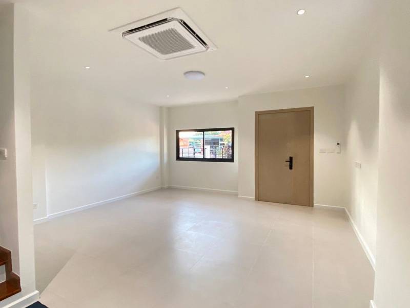 3.5-Storey Corner Townhome Near Ladprao 71 · 4 bedroom · 225 SqM · Lat Phrao, Bangkok · Photo 3 3.5-Storey Corner Townhome Near Ladprao 71 4-bedroom Detached House in Lat Phrao, Bangkok – photo 3