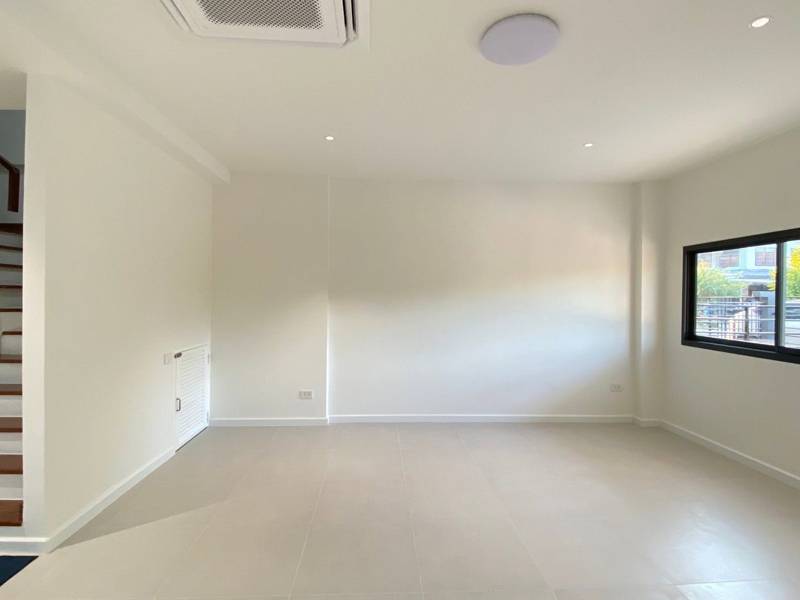 3.5-Storey Corner Townhome Near Ladprao 71 · 4 bedroom · 225 SqM · Lat Phrao, Bangkok · Photo 4 3.5-Storey Corner Townhome Near Ladprao 71 4-bedroom Detached House in Lat Phrao, Bangkok – photo 4