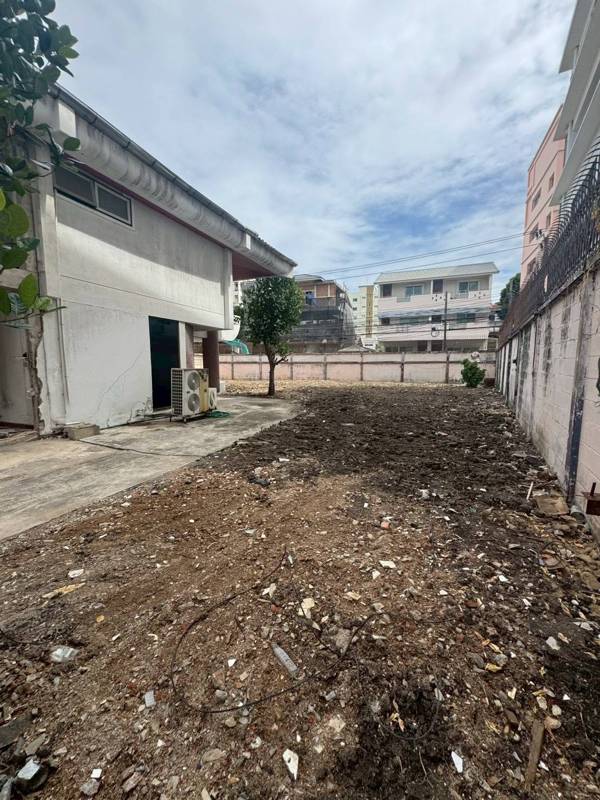 Land with Single House for Rent Sukhumvit 71 · 1 bedroom · 524 SqM · Khlong Toei, Bangkok · Photo 5 Land with Single House for Rent Sukhumvit 71 1-bedroom Detached House in Khlong Toei, Bangkok – photo 5