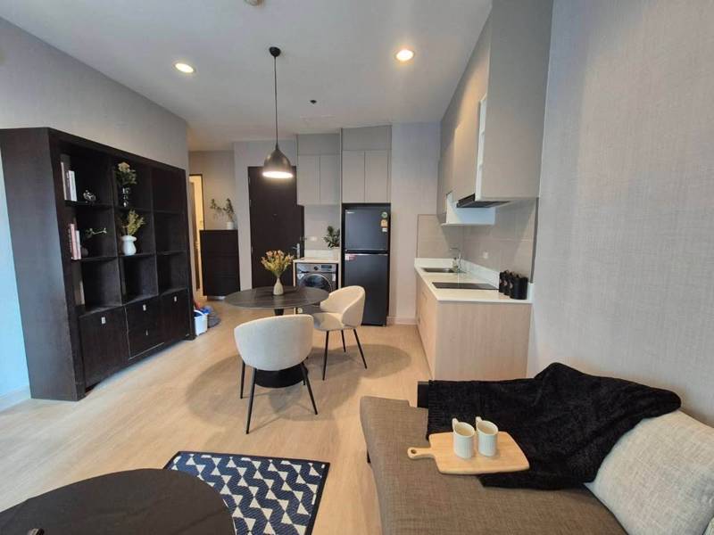 Baan Klang Krung Siam-Pathumwan · 2 bedroom · 67 SqM · Floor 9 · Victory Monument, Bangkok · Photo 2 Baan Klang Krung Siam-Pathumwan 2-bedroom Condo in Victory Monument, Bangkok – photo 2