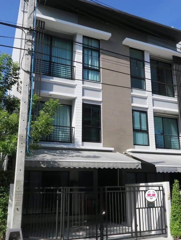 Baan Klang Muang Rama 9-Ramkhamhaeng · 3 bedroom · Rama 9, Bangkok · Photo 1 Baan Klang Muang Rama 9-Ramkhamhaeng 3-bedroom Townhouse in Rama 9, Bangkok – photo 1