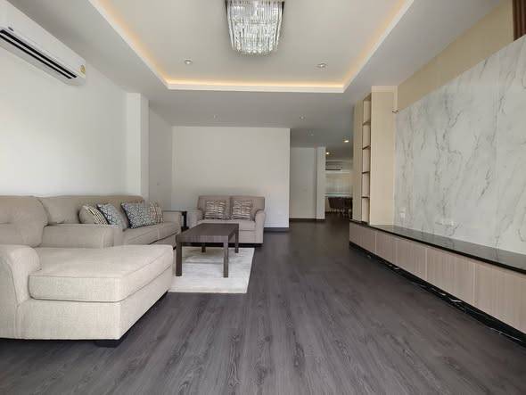 3-Story Detached House in Sukhumvit 65 (Ekamai) · 4 bedroom · 200 SqM · Floor 3 · Watthana, Bangkok · Photo 2 3-Story Detached House in Sukhumvit 65 (Ekamai) 4-bedroom Detached House in Watthana, Bangkok – photo 2
