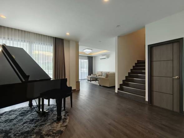 3-Story Detached House in Sukhumvit 65 (Ekamai) · 4 bedroom · 200 SqM · Floor 3 · Watthana, Bangkok · Photo 4 3-Story Detached House in Sukhumvit 65 (Ekamai) 4-bedroom Detached House in Watthana, Bangkok – photo 4