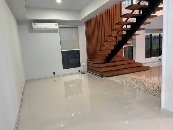 5 Bedroom 6 Bathroom House with Private Pool, Sukhumvit 71/26 · 5 bedroom · 408 SqM · Floor 3 · Khlong Toei, Bangkok · Photo 4 5 Bedroom 6 Bathroom House with Private Pool, Sukhumvit 71/26 5-bedroom Detached House in Khlong Toei, Bangkok – photo 4