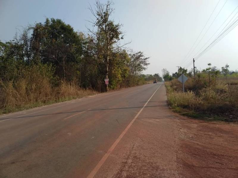 Land Plot with Stream View in Dong Nuea, Sakon Nakhon · 0 bedroom · 6536 SqM · Photo 1 Land Plot with Stream View in Dong Nuea, Sakon Nakhon 0-bedroom Land – photo 1
