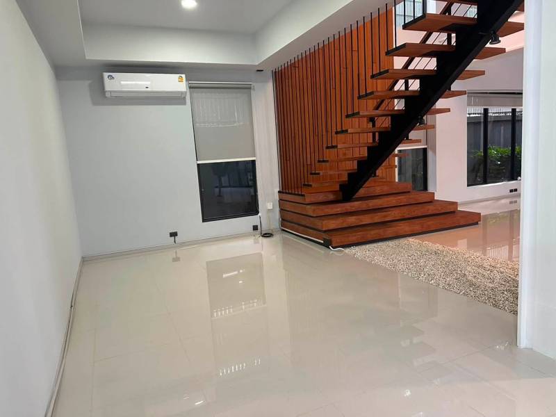 Sukhumvit 71 Pool Villa with Maid Room · 5 bedroom · 700 SqM · Khlong Toei, Bangkok · Photo 5 Sukhumvit 71 Pool Villa with Maid Room 5-bedroom Detached House in Khlong Toei, Bangkok – photo 5
