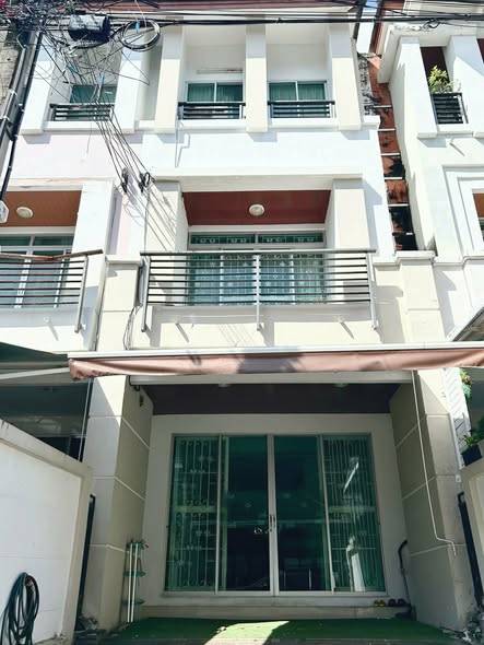 Baan Klang Muang The Paris Ratchavipha · 3 bedroom · 160 SqM · Floor 3 · Srinakarin, Bangkok · Photo 1 Baan Klang Muang The Paris Ratchavipha 3-bedroom Townhouse in Srinakarin, Bangkok – photo 1