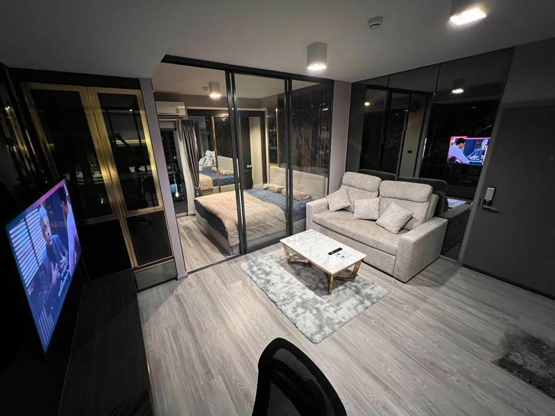 Ideo Sathorn-Wongwian Yai · 1 bedroom · 36.5 SqM · Floor 18 · Riverside, Bangkok · Photo 2 Ideo Sathorn-Wongwian Yai 1-bedroom Condo in Riverside, Bangkok – photo 2