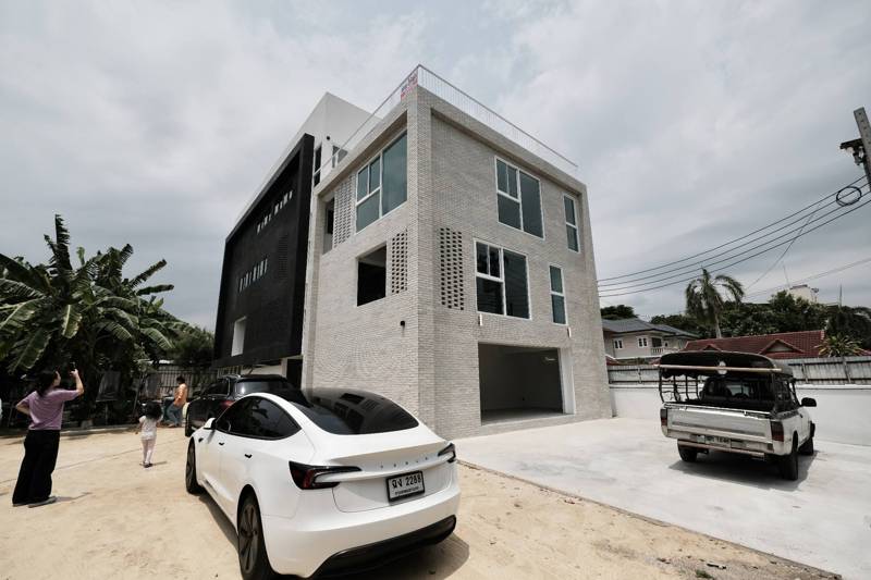 4-Story Office Building with Rooftop – Nak Niwas Soi 15 · 600 SqM · Floor 4 · Lat Phrao, Bangkok · Photo 2 4-Story Office Building with Rooftop – Nak Niwas Soi 15 Land in Lat Phrao, Bangkok – photo 2