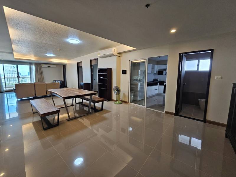Supalai River Resort · 3 bedroom · 180 SqM · Floor 17 · Thonburi, Bangkok · Photo 1 Supalai River Resort 3-bedroom Condo in Thonburi, Bangkok – photo 1