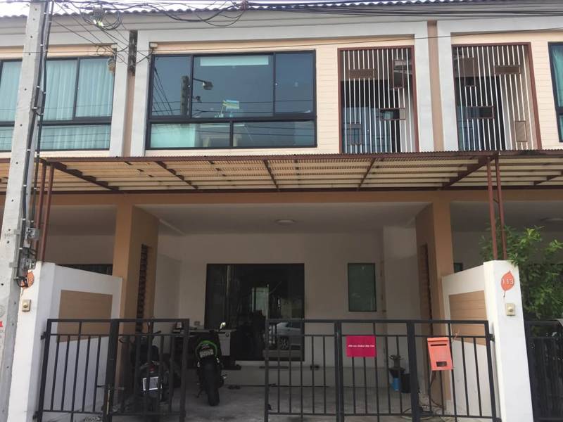 3-Bedroom Townhouse for Rent in Rama 9 Soi 64 near MRT (Opposite a Park) · 3 bedroom · Suan Luang, Bangkok · Photo 1 3-Bedroom Townhouse for Rent in Rama 9 Soi 64 near MRT (Opposite a Park) 3-bedroom Townhouse in Suan Luang, Bangkok – photo 1
