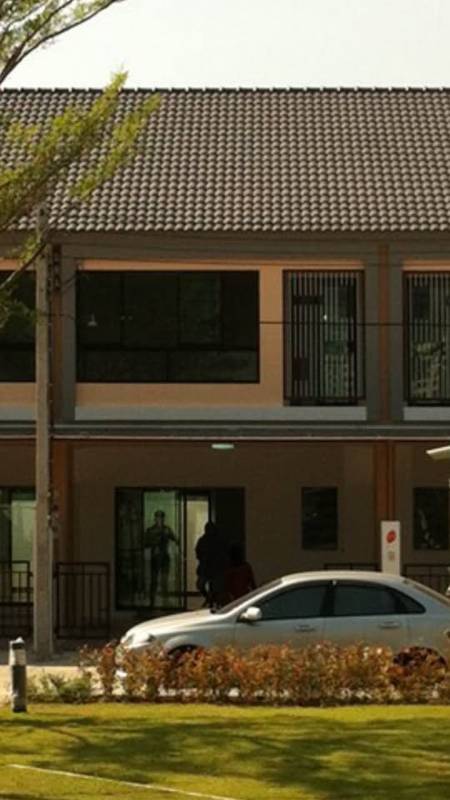 3-Bedroom Townhouse for Rent in Rama 9 Soi 64 near MRT (Opposite a Park) · 3 bedroom · Suan Luang, Bangkok · Photo 2 3-Bedroom Townhouse for Rent in Rama 9 Soi 64 near MRT (Opposite a Park) 3-bedroom Townhouse in Suan Luang, Bangkok – photo 2