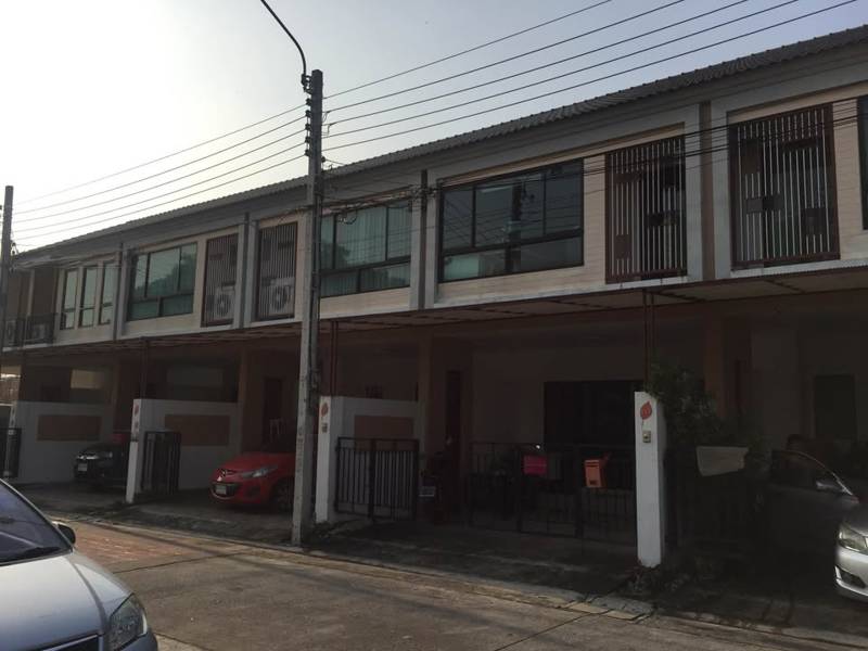 3-Bedroom Townhouse for Rent in Rama 9 Soi 64 near MRT (Opposite a Park) · 3 bedroom · Suan Luang, Bangkok · Photo 3 3-Bedroom Townhouse for Rent in Rama 9 Soi 64 near MRT (Opposite a Park) 3-bedroom Townhouse in Suan Luang, Bangkok – photo 3
