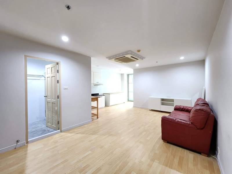 Sukhumvit Living Town · 1 bedroom · 52 SqM · Floor 11 · Asoke, Bangkok · Photo 1 Sukhumvit Living Town 1-bedroom Condo in Asoke, Bangkok – photo 1